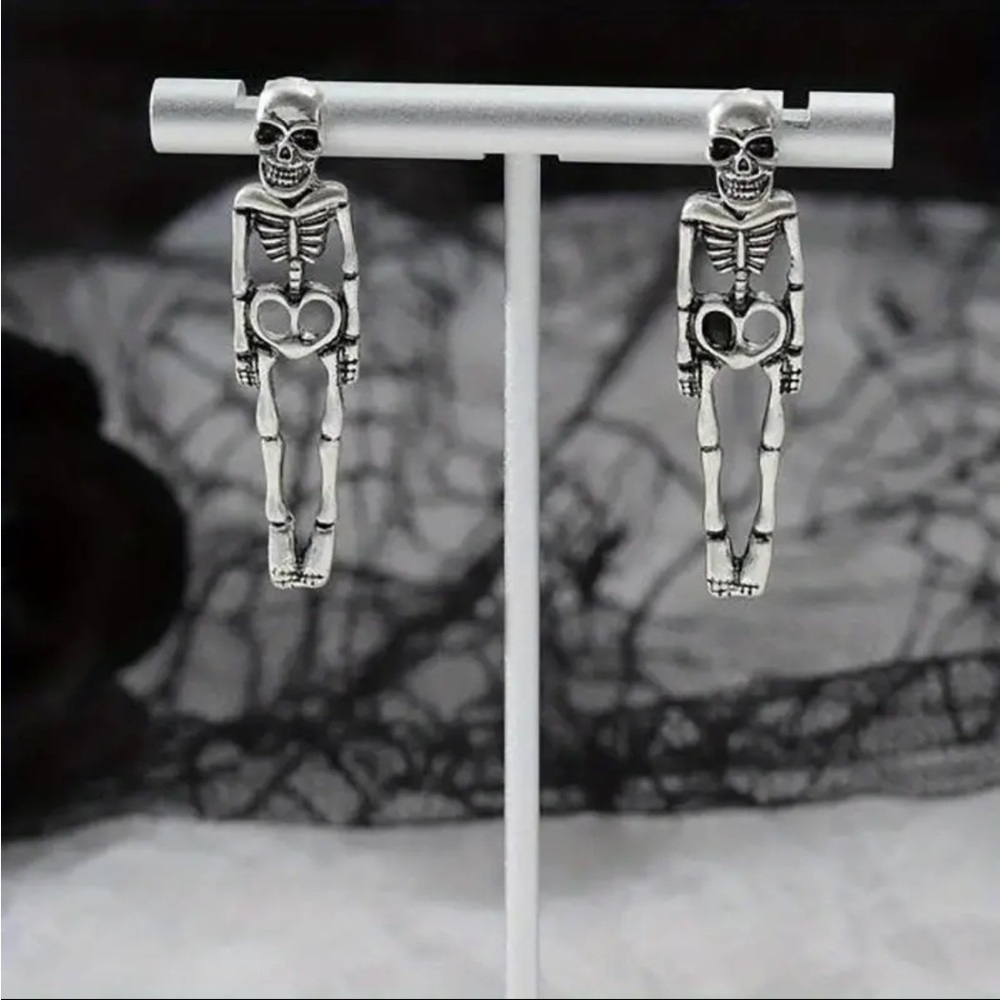 🛍️NIP skeleton stud earrings